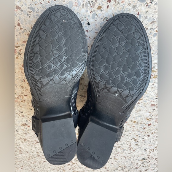 Very Volatile ‘Freebird’ Distressed Studded Leather Ankle Boots in Black/Gray, 6 - Picture 8 of 10